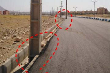 رویش تیر چراغ برق وسط جاده تازه افتتاح شده