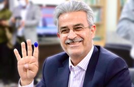تاج‌گردون‌ مانند برادرش در ساعات اولیه ثبت‌نام خود را نهایی کرد.