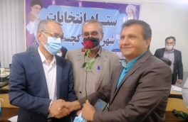 علیمراد جعفری با لیدر جدیدش برای ثبت‌نام به فرمانداری آمد