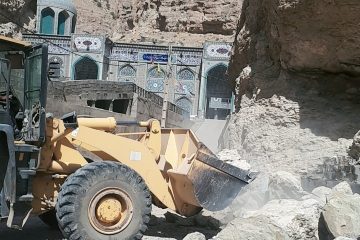 محوطه حرم مطهر حضرت بی‌بی حکیمه پاکسازی شد